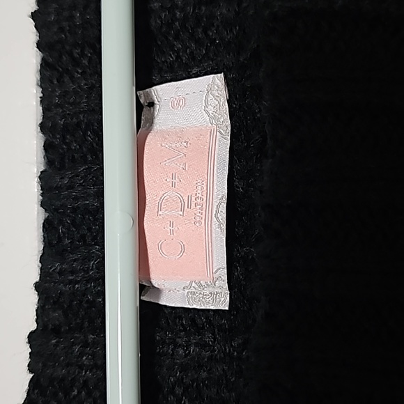 Off the shoulder Sweater - Picture 3 of 3